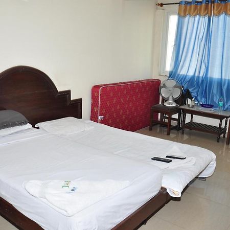 Dhanunjayas Luxury Hotel Hosur Bagian luar foto