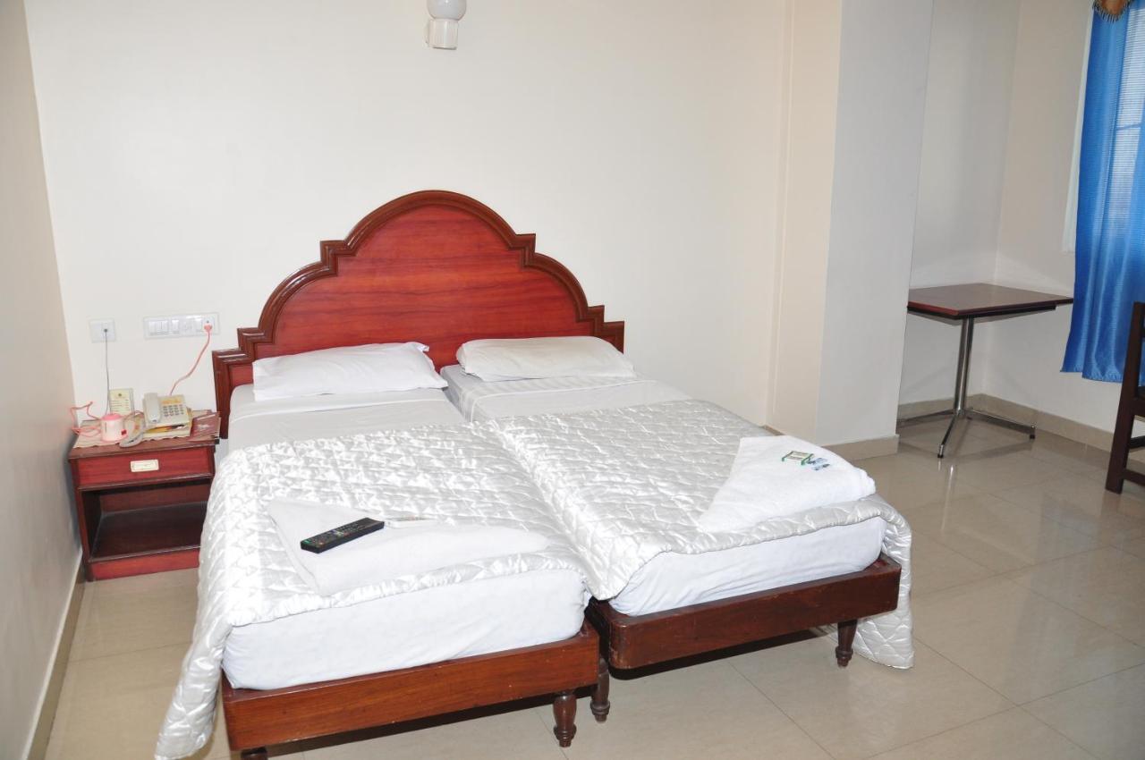 Dhanunjayas Luxury Hotel Hosur Bagian luar foto